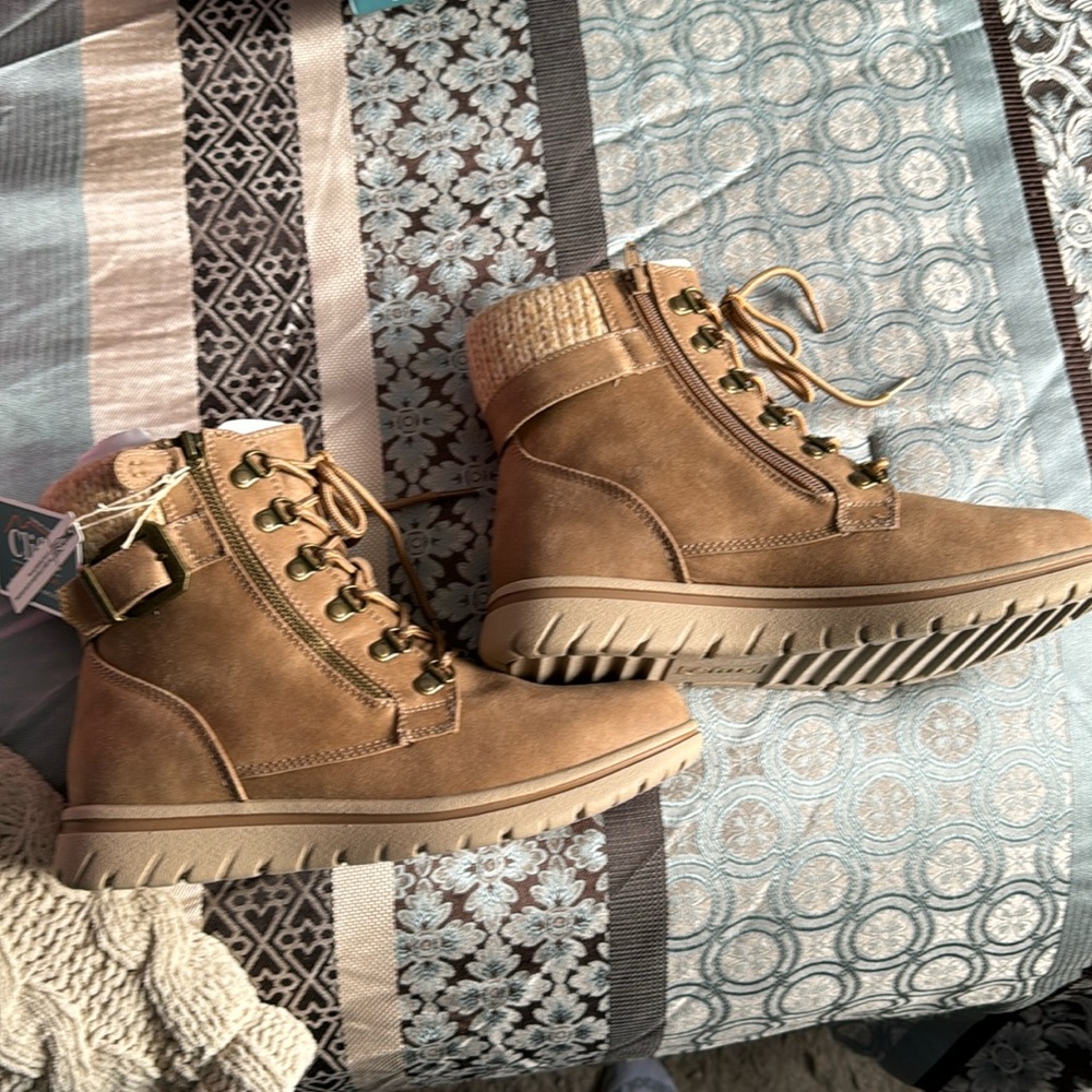Cliffs by WHITE MOUNTAIN Tan Lace-Up Ankle Boots with Knit Collar